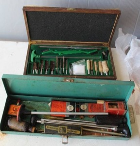 lot 219 image: Gun cleaning kits