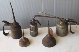 lot 221 image: collection of vintage metal oil cans