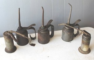 lot 222 image: collection of vintage metal oil cans