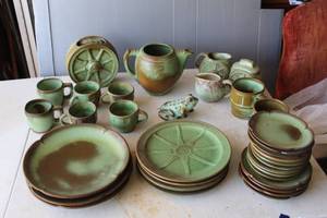 lot 227 image: vintage Frankoma Pottery Wagon Wheel pattern set in the Prairie Green glaze.