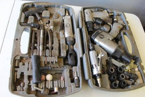 lot 238 image: 71-piece air tool and accessories kit missing a few pieces see pictures for details