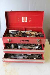 lot 260 image: Tool box full of tools see pictures for details