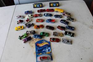 lot 279 image: collection of die-cast toy vehicles, primarily Hot Wheels and Matchbox cars