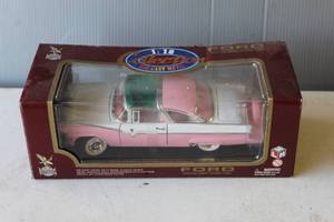 lot 289 image: Road Legends 1955 Ford Fairlane Crown Victoria 118 scale diecast model