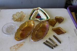 lot 319 image: vintage Indiana Glass and carnival glass dishes,and more see pictures for details