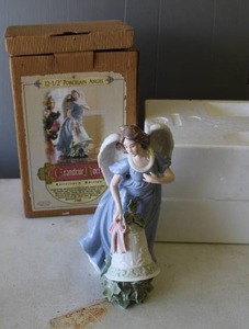 lot 320 image: Grandeur Noel Collectors Edition 12 12 Porcelain Angel Figurine from 2003