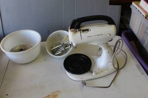 lot 340 image: vintage Hamilton Beach Model G stand mixer, tested