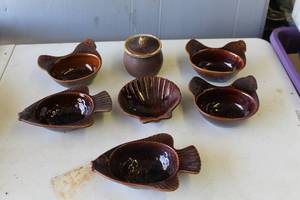lot 341 image: vintage Beauceware ceramic pottery, featuring fish-shaped bowls and chickens and  a scallop shell dish