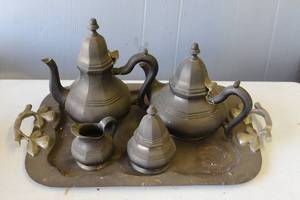 lot 352 image: vintage tea set, made in india
