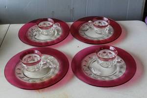 lot 368 image: vintage Tiffin Franciscan Kings Crown Ruby Thumbprint snack set of 8 (4 plates and 4 cups)