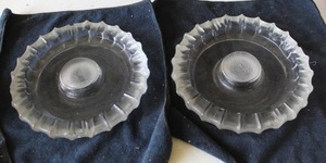 lot 370 image: vintage crystal ashtray featuring a frosted seal of the United States Senate in the center.