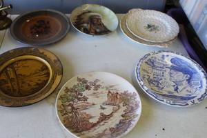 lot 398 image: Decorative plates see pictures for details