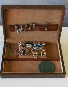 lot 406 image: Jewelry box full of vintage tie clips or tie bars. And cufflinks and more