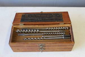 lot 407 image: collectible antique set of Russell Jennings auger bits