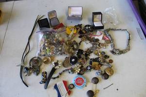 lot 419 image: vintage costume jewelry and related items,