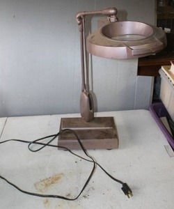 lot 505 image: vintage Dazor Industrial Floating Fixture Magnifying Desk Lamp no light in it so couldnt test