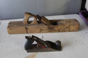 lot 507 image: vintage woodworking tools, specifically a wooden hand plane and a smaller block plane