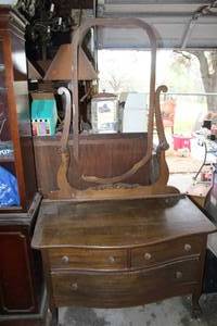 lot 511 image: antique American princess dresser featuring a serpentine front and a swivel mirror the mirror broke but the hardware is left to fix or replace with something else
