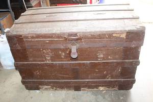 lot 440 image: Antique wooden steamer trunk