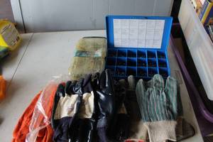 lot 445 image: Mixed lot working gloves and a box with assortment of screws and a  high-speed steel (HSS) drill bit set,