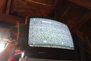 lot 460 image: Magnavox Tv with remote powered on