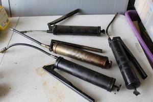 lot 463 image: Collection of grease guns