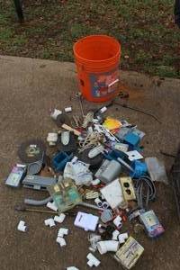 lot 541 image: Bucket full  of miscellaneous construction, electrical, and hardware scrap