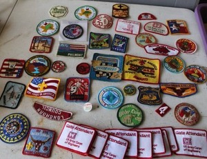 lot 582 image: collection of vintage embroidered badges and patches, primarily associated with the Boy Scouts of America.