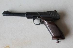 lot 601 image: Daisy CO2 200 .177 Cal BB Pistol