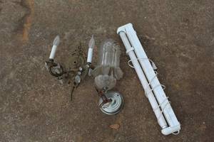 lot 593 image: Out door lights and more see pictures for details