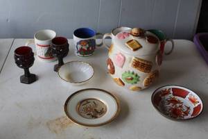 lot 596 image: Vintage Napco Cookies All Over ceramic pottery cookie jar and decorative Japanese plates featuring the traditional art of Chokin, and Japanese Art of Chokin collectors plate. And much more see pictures for details
