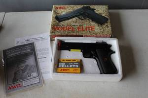 lot 600 image: KWC Super Black Model Elite air spring gun, a 11 scale replica airsoft pistol.