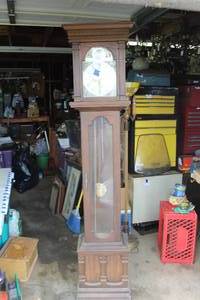 lot 1 image: vintage Montgomery Ward Grandfather Clock