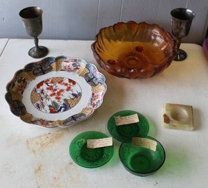 lot 614 image: decorative porcelain plate in the traditional Japanese Imari style and vintage Indiana Glass sunflower footed bowl and vintage Anchor Hocking Sandwich pattern dessert bowl and sandwich Hocking glass plates from 1950s-1960s and more see pictures