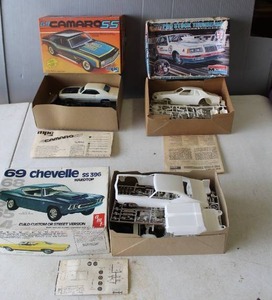 lot 618 image: Model cars 1969 Chevrolet Camaro SS 125 scale plastic model kit. And Monogram 124 scale Bob Glidden Pro Stock Thunderbird model car kit and AMT 125 Scale 1969 Chevrolet Chevelle SS 396 Hardtop plastic model kit