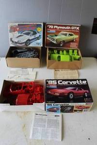 lot 619 image: Model cars 1982 Chevrolet Camaro Indianapolis 500 Pace Car model kit and 1970 Plymouth GTX unassembled model kit.  And Monogram 1985 Corvette Coupe plastic model kit