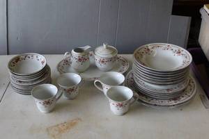 lot 629 image: vintage Sheffield Anniversary fine china dinnerware, manufactured in Japan between 1969 and 1991 some have small chips see pictures