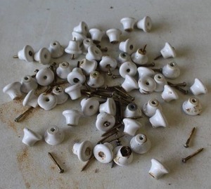 lot 633 image: antique or vintage porcelain drawer pulls and cabinet knobs