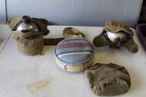 lot 648 image: collection of vintage military canteens, including a round Arctic canteen with a striped
