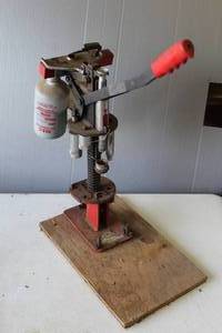 lot 650 image: MEC 600 Jr. shotshell reloader, a single-stage press used for reloading shotgun shells