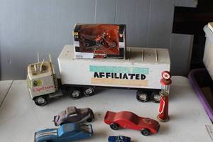 lot 682 image: motorcycle from the Harley-Davidson Series 38 collection and vintage semi-truck featuring a Lipton tea branded cab and an Affiliated branded trailer.andvintage-style miniature Texaco Fire Chief gas pump replica and more see pictures for details