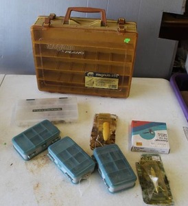 lot 699 image: Plano Magnum 1152 tackle box. And small plastic tackle organizer boxes and more see pictures