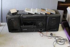 lot 710 image: Sony CFS-1025 radio cassette player boombox. Tested