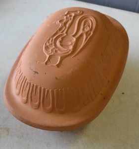 lot 808 image: vintage Schlemmertopf clay roaster (Model 839) is a decorative terracotta baking dish from West Germany, featuring a molded rooster design