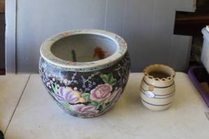 lot 772 image: vintage Chinese porcelain fish bowl planter and Marshall Pottery 6-inch vase