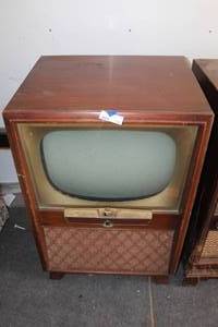 lot 862 image: console television, likely a 1950s