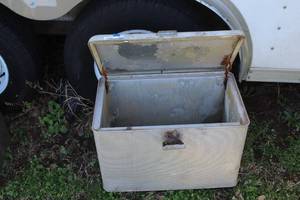 lot 874 image: aluminum chest cooler