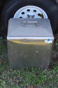 lot 875 image: metal ice chest