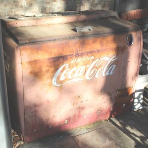 lot 898 image: vintage Coca-Cola chest cooler