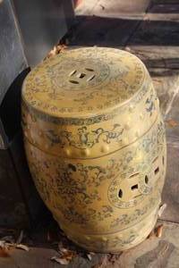 lot 899 image: Chinese blue and white porcelain garden stool